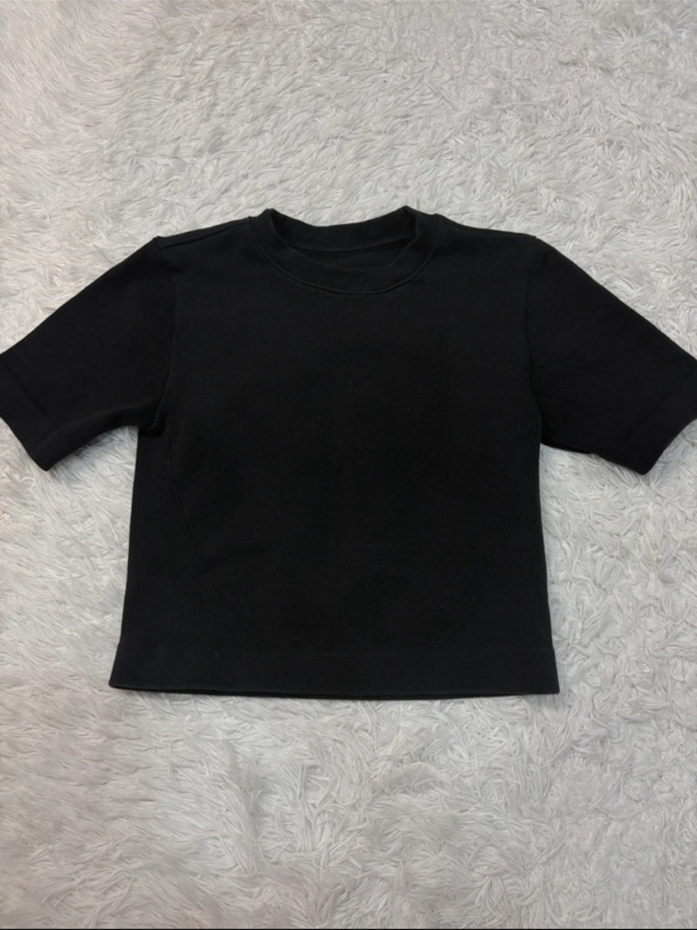 Everlane ribbed seamless crop shirt in black